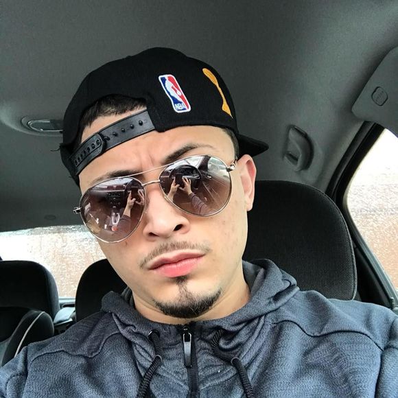 Meet your Posher, Carlos - Picture 1 of 1